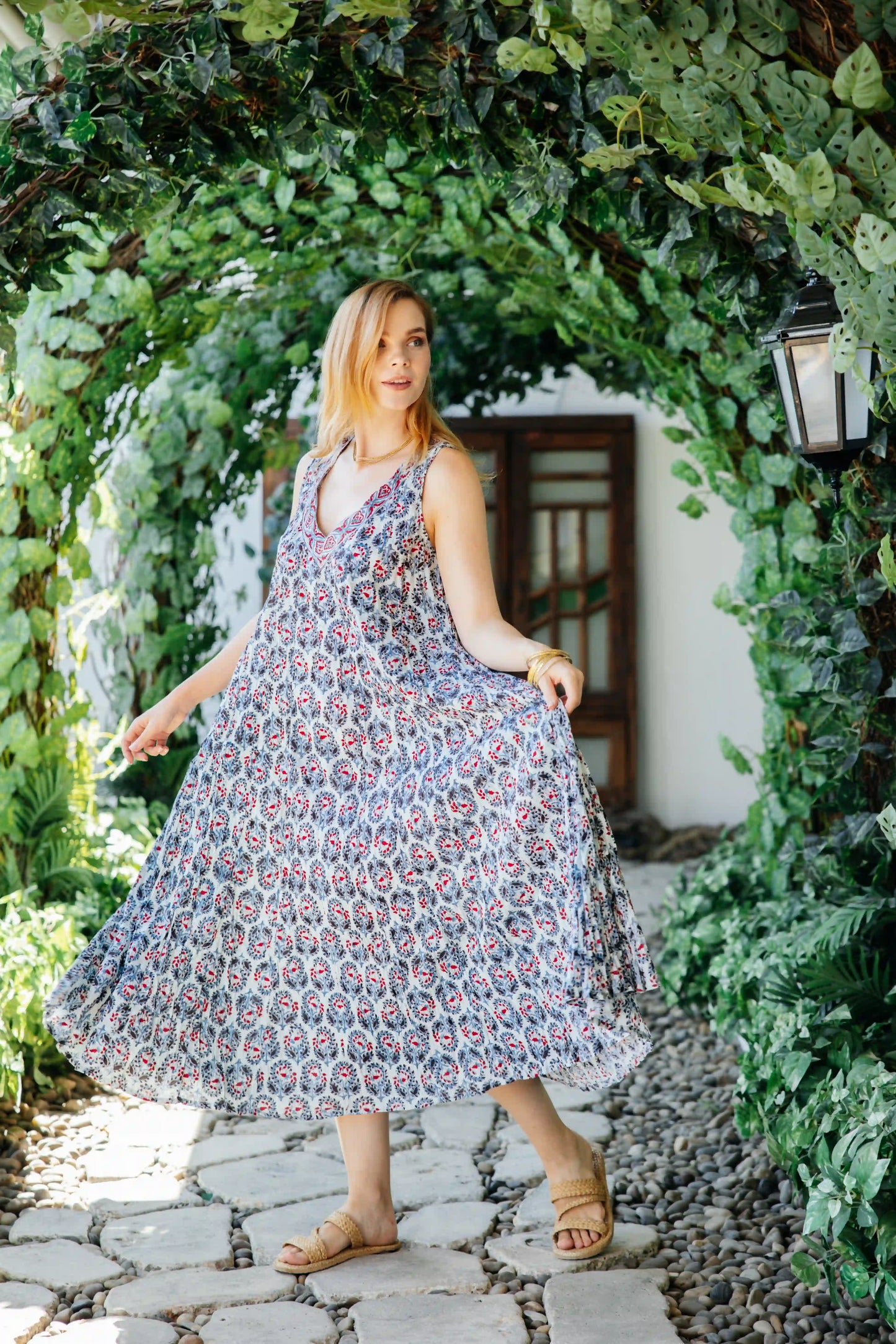 MEVLANA KOLSUZ ELBİSE D25-115J